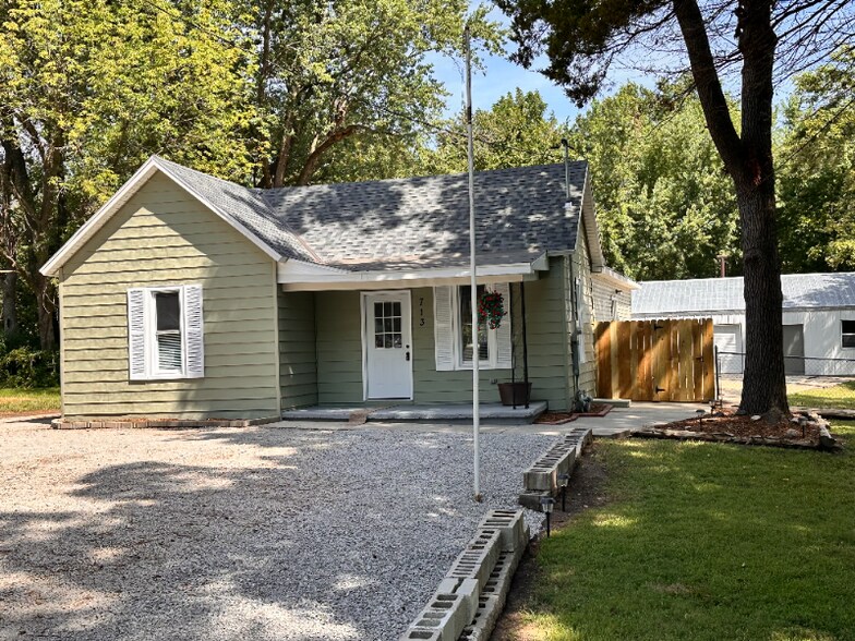 Primary Photo - 713 E Lincoln St