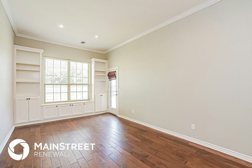 Building Photo - 17300 Triana Dr