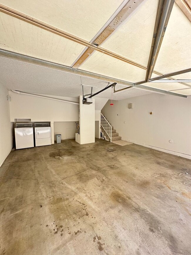 Building Photo - 5455 Sylmar Ave