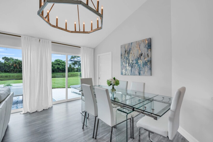 Building Photo - 2649 Longboat Dr