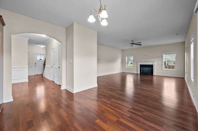 Building Photo - 304 Little Egret Ln