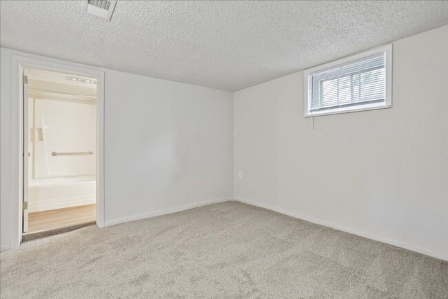 Building Photo - 3 BEDROOM, PLUS 1 BONUS ROOM, 2 BATHROOM SINGLE FAMILY HOME CLOSE TO DOWNTOWN CHEYENNE