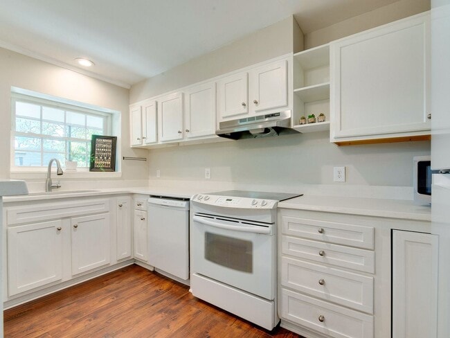 Building Photo - Check out this amazingly located 3 bed/2 b...