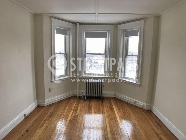 Building Photo - bedroom in Boston MA 02215
