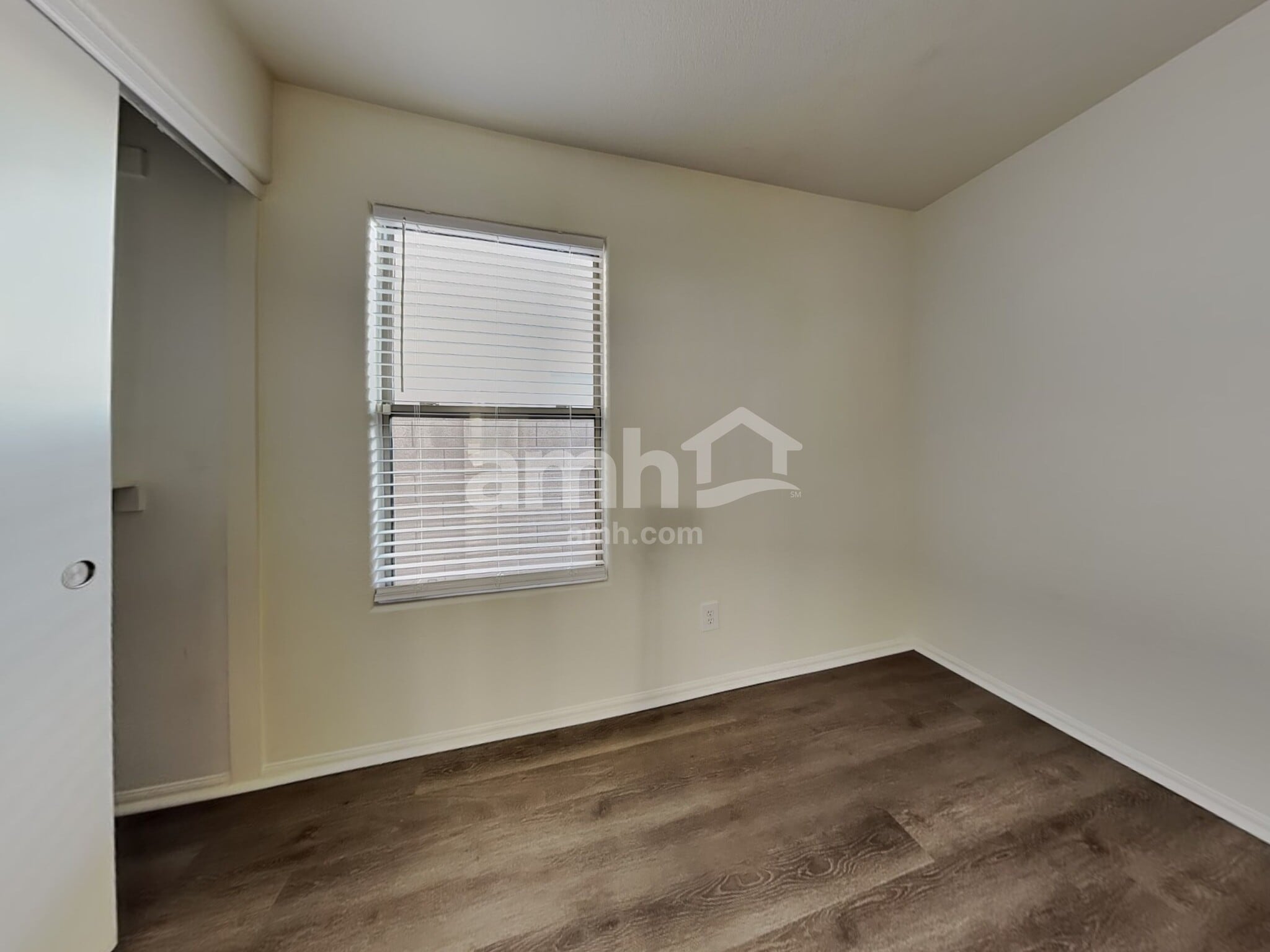 Building Photo - 12613 W Reade Ave