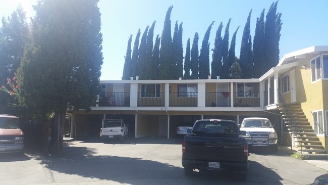 Building Photo - Haller Court Apartments