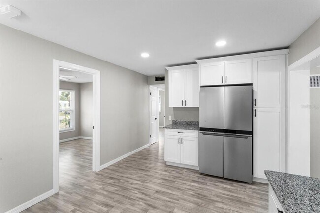 Building Photo - 6802 W Comanche Ave