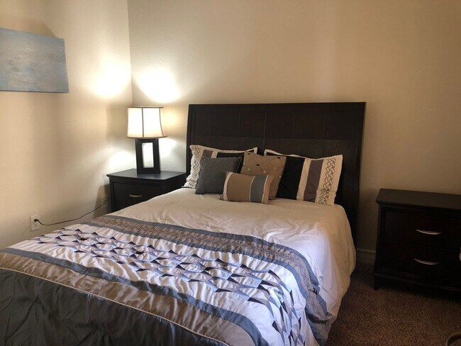 Building Photo - Meridian 2 BDR /2 BATH Luxury Condo - RESO...