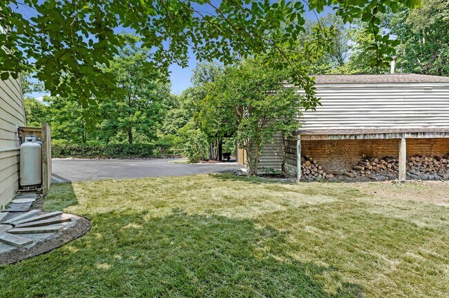 Building Photo - 7712 Dolly Dr