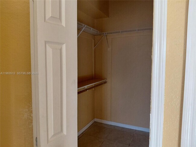 Building Photo - 83 NE 13th Ave