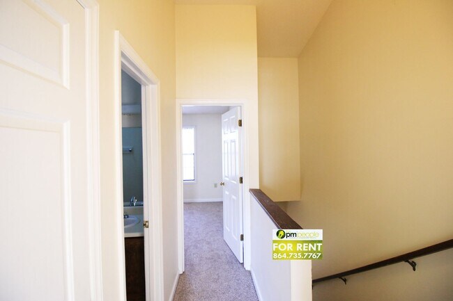 Building Photo - Convenient location