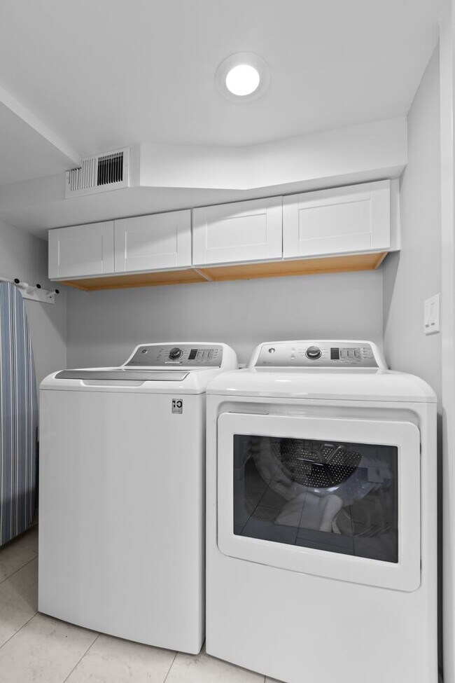 Building Photo - 3bd/1.75ba Seattle Home