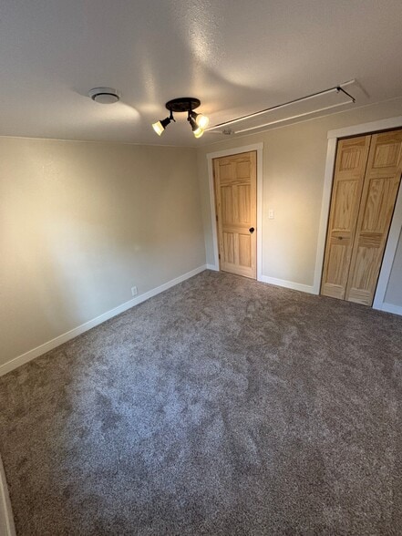 Building Photo - 1701 W Porter St