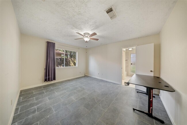 Building Photo - 15738 Tammany Ln