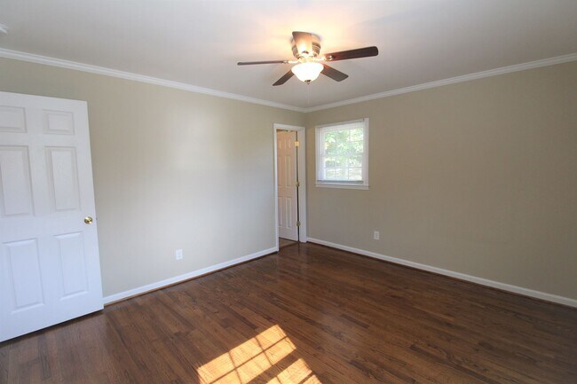 Building Photo - (Coming Soon) Cute 3 bedroom Brick Ranch in Unionville!