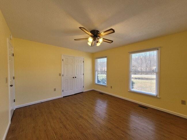 Building Photo - Nice Brick Home in Mount Airy