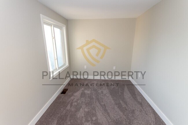 Building Photo - Charming 3-Bedroom Bungalow Near Garfield ...