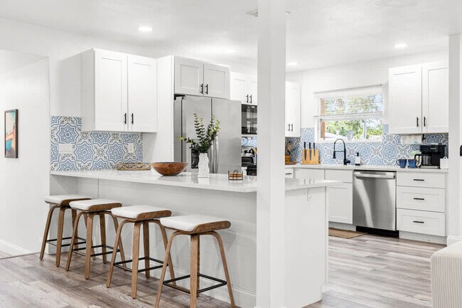 Building Photo - 1271 Woodlawn St