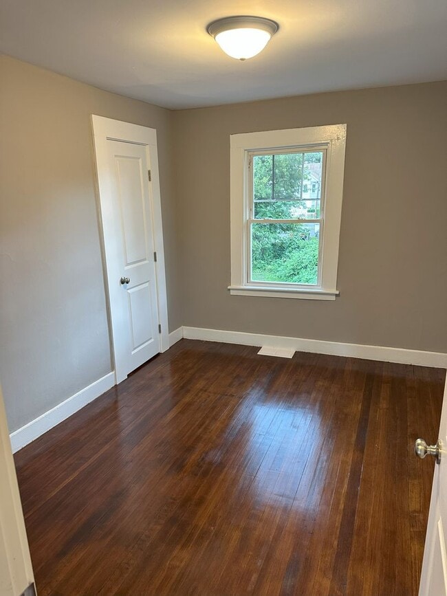Building Photo - Fully Remodeled 3 Bedroom Single Family Home
