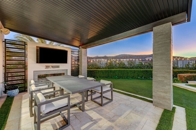 Building Photo - Distinctive Fully Furnished Estate in The Canyons!