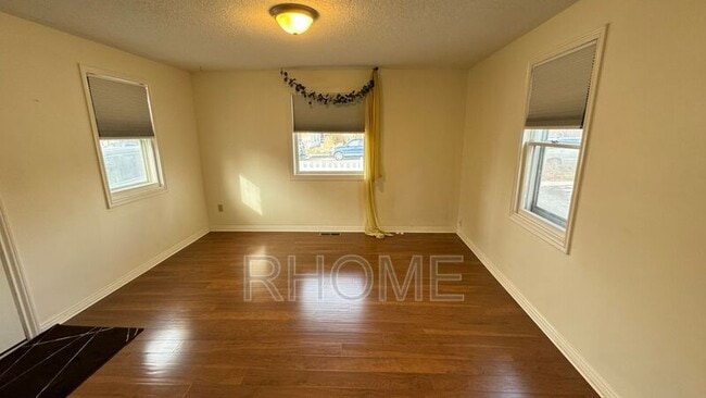 Building Photo - 1054 Wilson Ave S