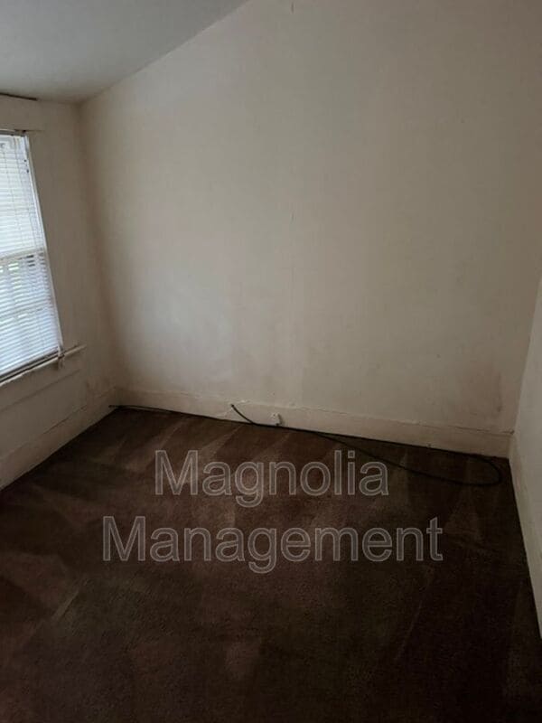 Building Photo - 1316 S Chestnut St