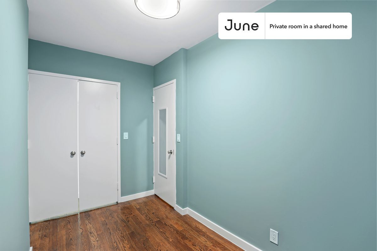 Building Photo - Room in Shared 3 bed/1 bath home