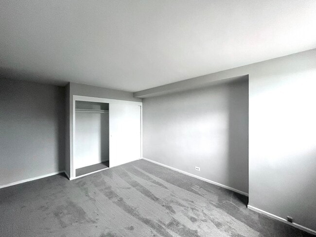 Building Photo - 3950 N Lake Shore Dr