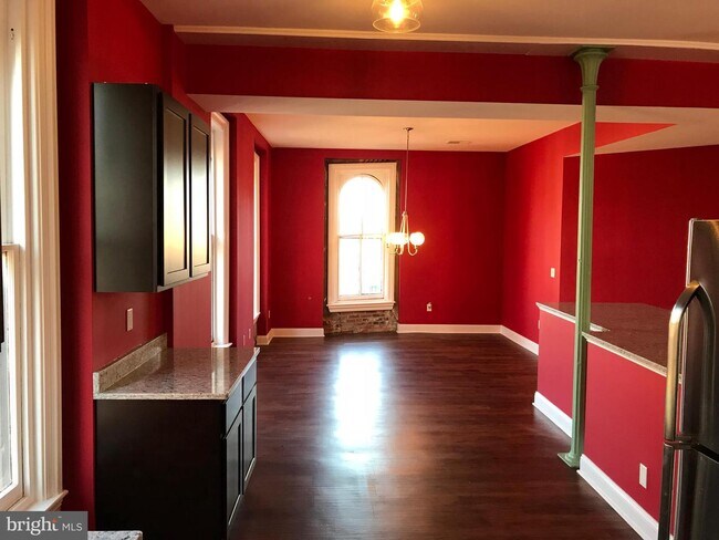 Building Photo - 2 W Loockerman St