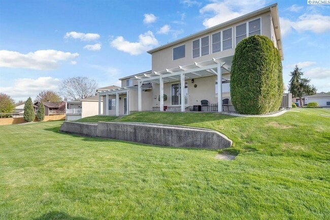 Building Photo - 2,400sf Low Maintenance, Best S Richland L...