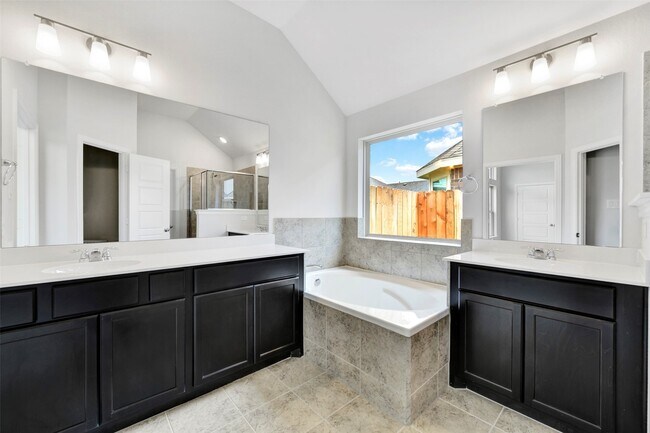 Building Photo - 2207 Villa Flora Ln