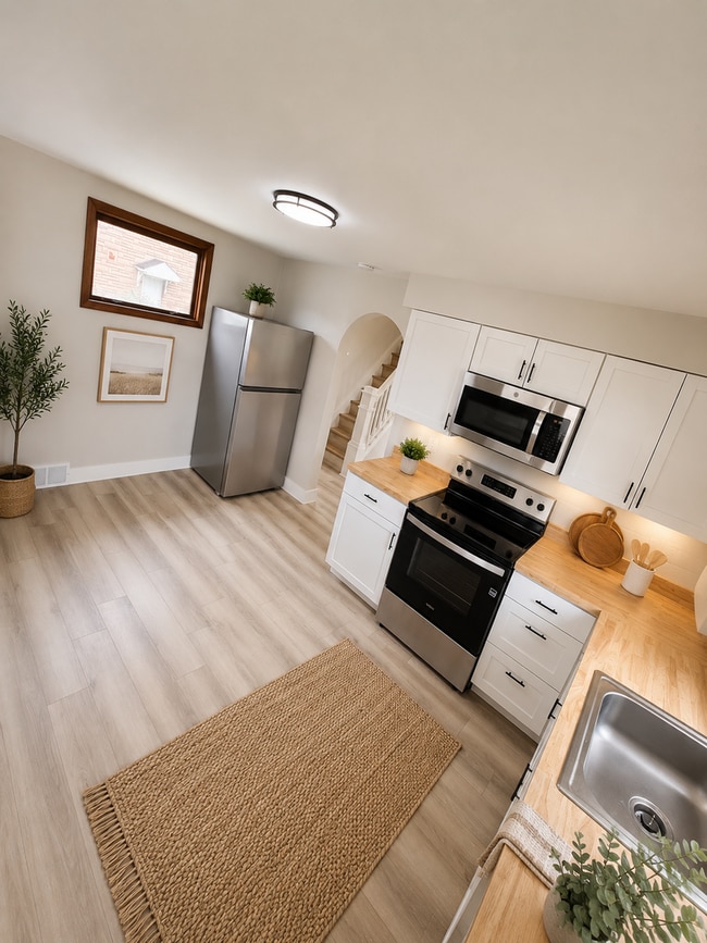 Building Photo - 2 Bed 1 Bath Single Family Home
