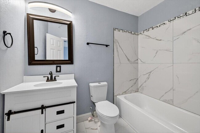 Building Photo - 15775 N Miami Ave