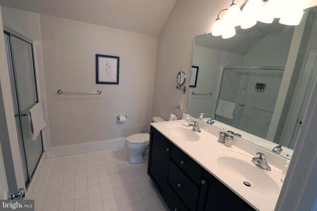 Building Photo - 18834 Bethpage Dr