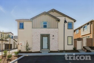 Building Photo - 31585 Dwight Dr