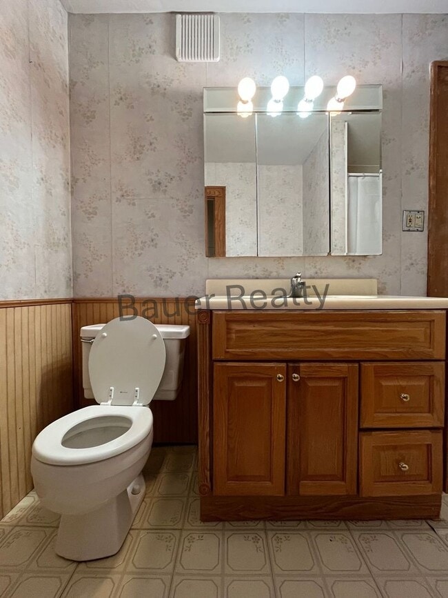 Building Photo - 3 Bedroom single family home