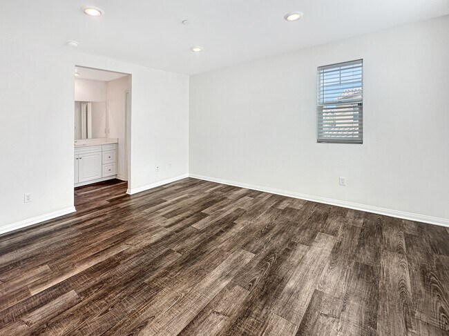 Building Photo - 27607 Sawtooth Ln