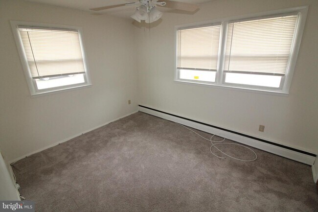 Building Photo - 4032 Quakerbridge Rd