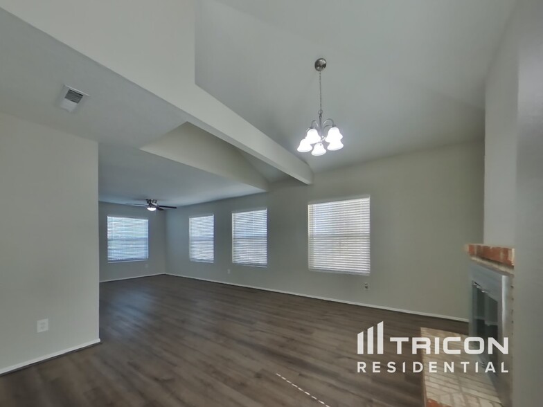 Building Photo - 931 Knox Ct NE