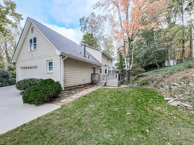 Building Photo - 63 Geraldine Dr SE