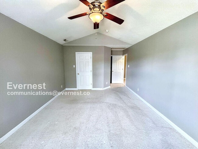 Building Photo - 4608 Twin Hickory Lake Dr
