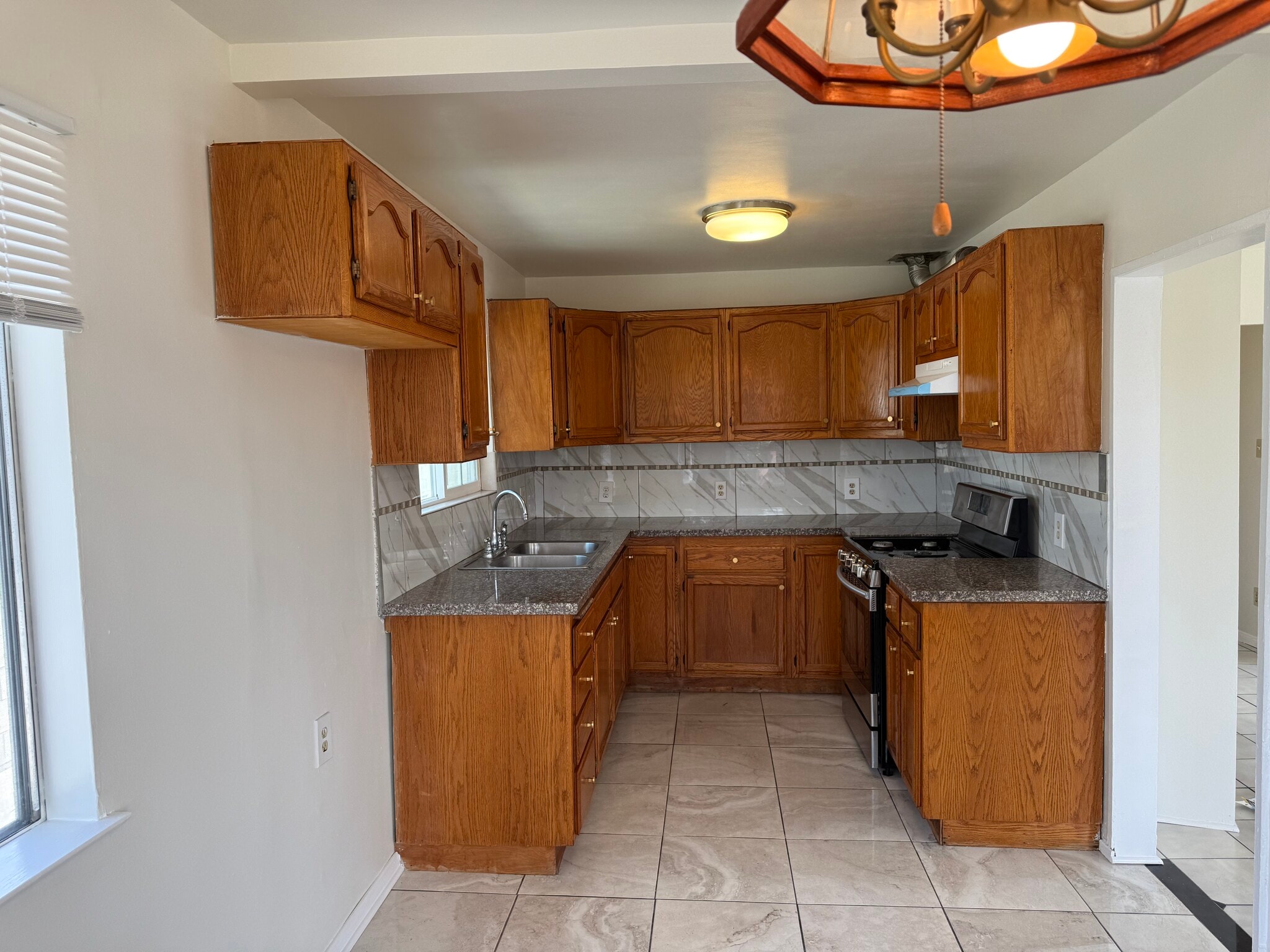 Building Photo - 4040 W 164th St