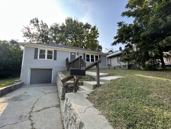 Building Photo - 2220 N 34th St