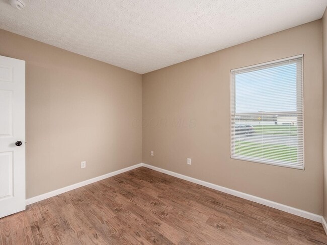 Building Photo - 5222 Horseshoe Dr N