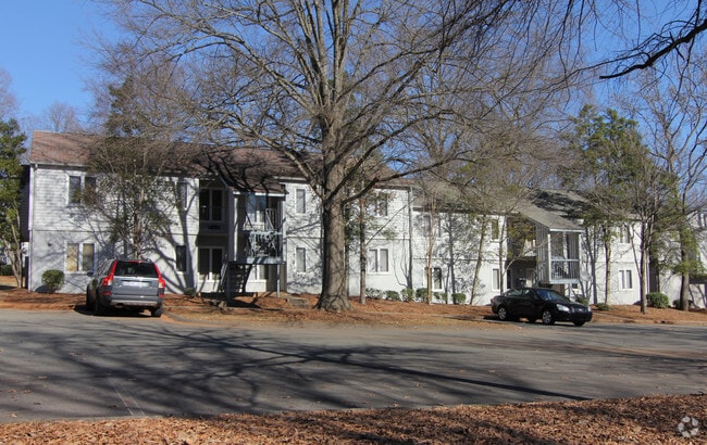 Building Photo - Sharon Lakes