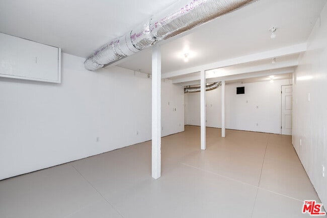 Building Photo - 1217 S Genesee Ave