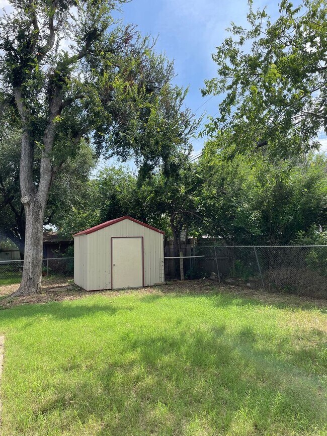 Building Photo - Now available! Pet Restrictions. Charming ...