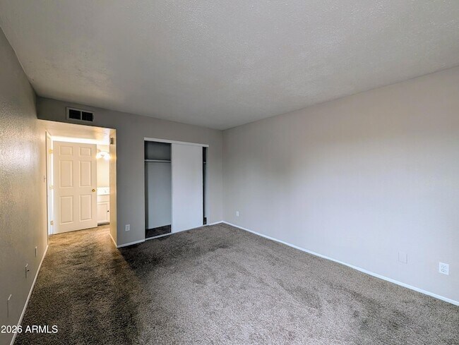 Building Photo - 4211 E Palm Ln