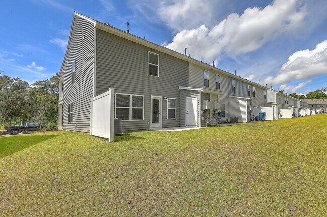 Building Photo - Shady Oaks Subdivision!