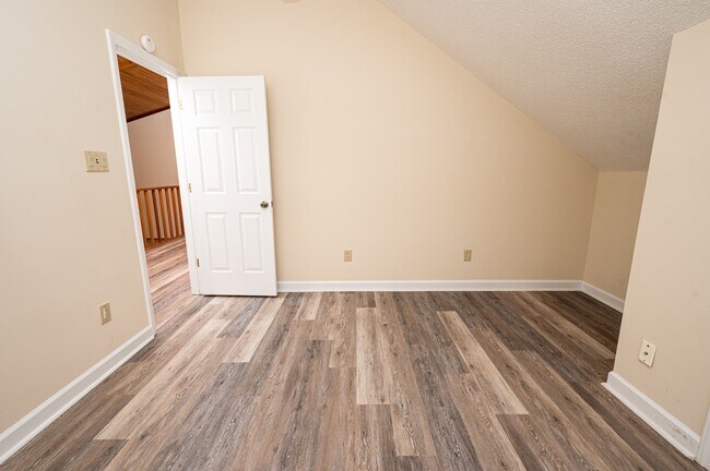 Building Photo - 6118 Gondolier Dr